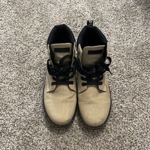 Dr. Marten’s short boot. Size W 9. Beige.